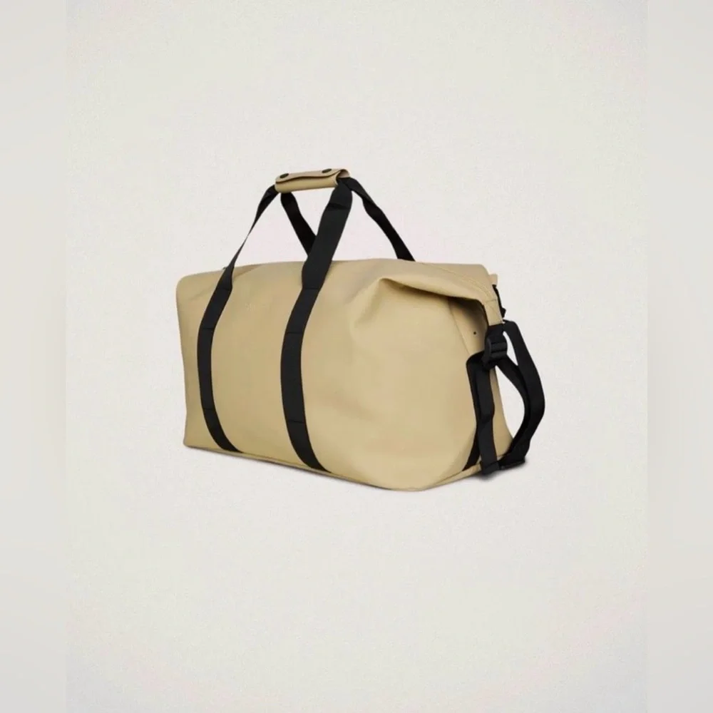 NEW Rains Hilo Weekend Bag In SAND Waterproof